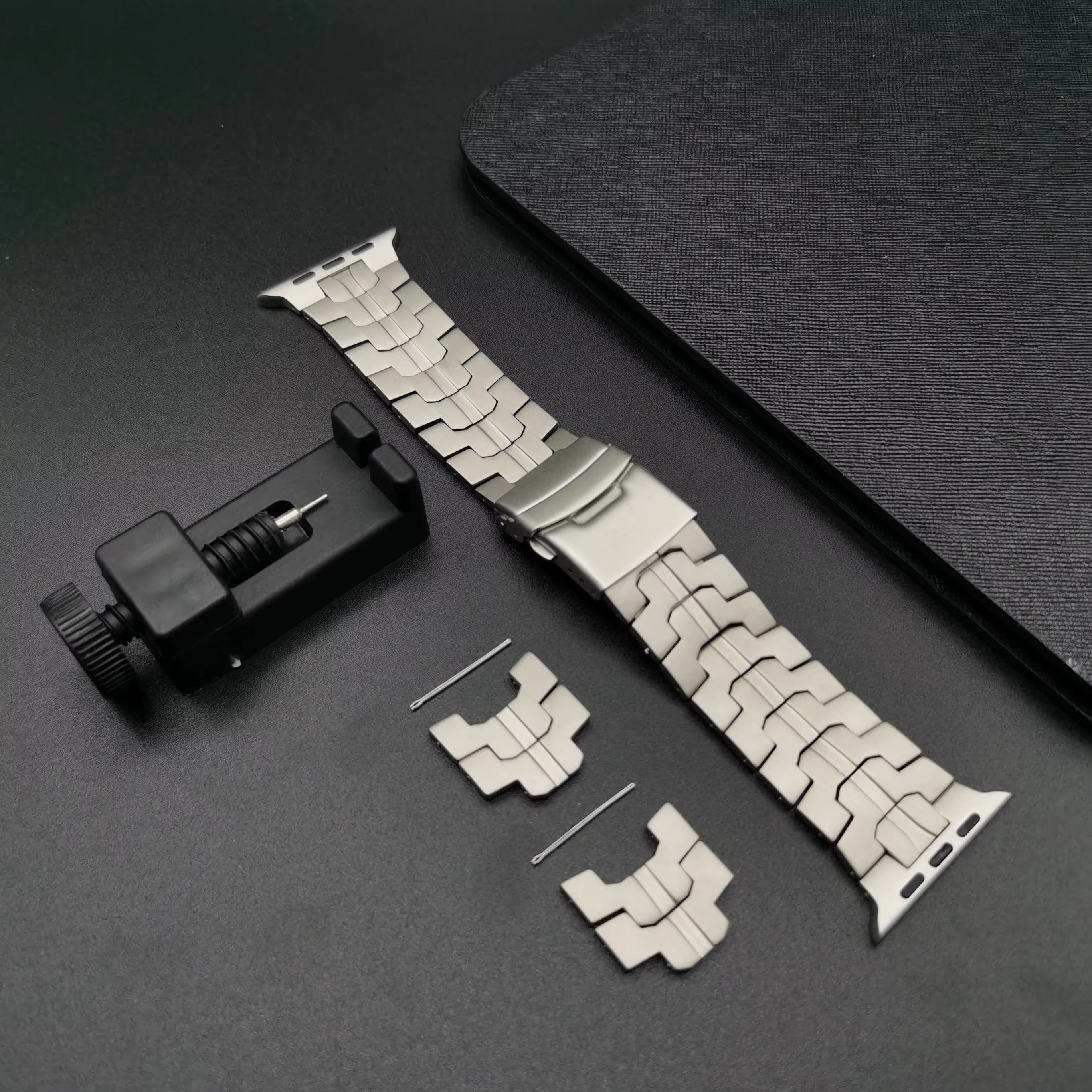 Luxury Titanium Link Watch Band – Men's Business Style Adjustable Metal Bracelet, Durable Steel Strap for 40mm to 49mm