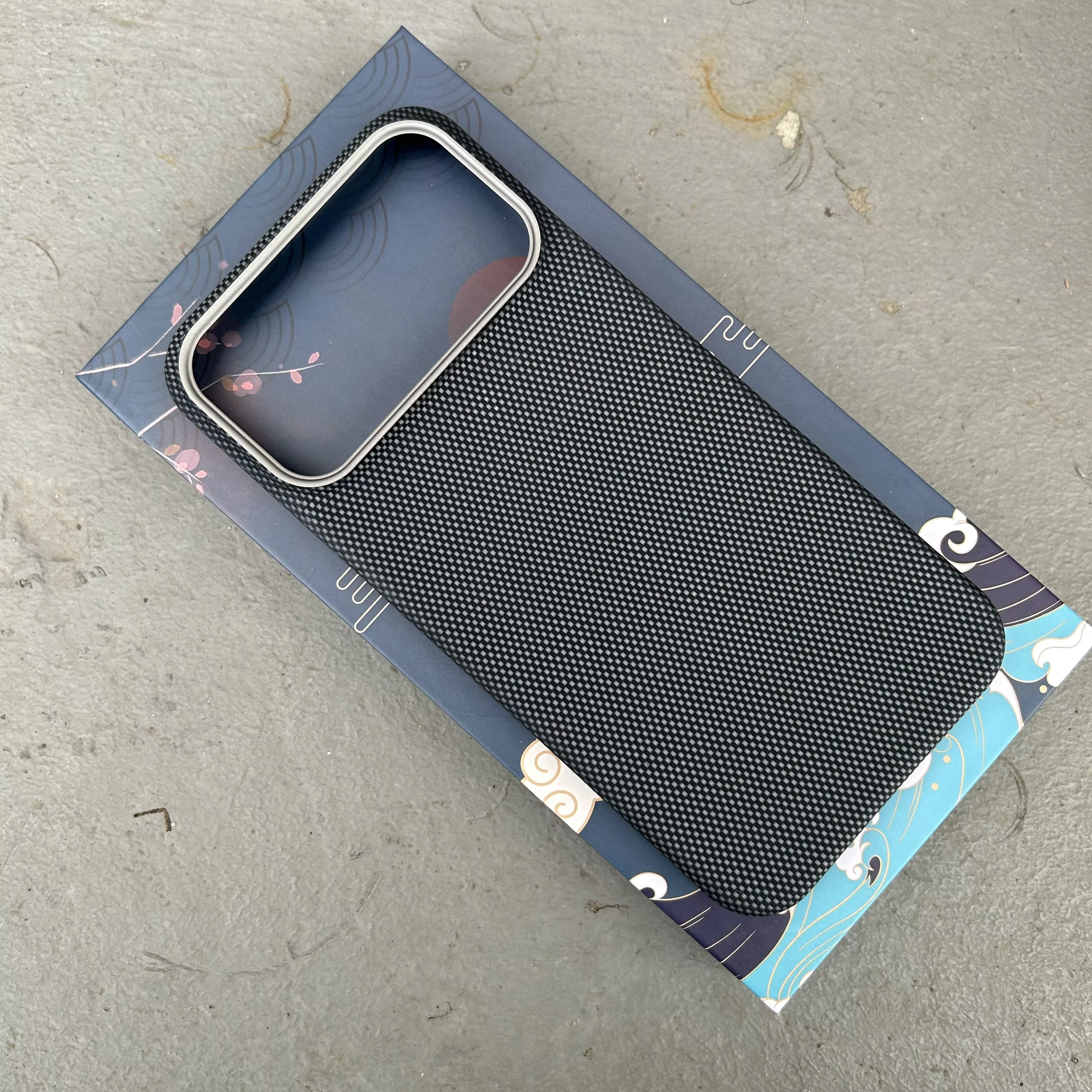 Premium Aramid Carbon Fiber iPhone Case – MagSafe Compatible Magnetic Cover with Ultra Thin Lightweight Design and Shockproof Protection